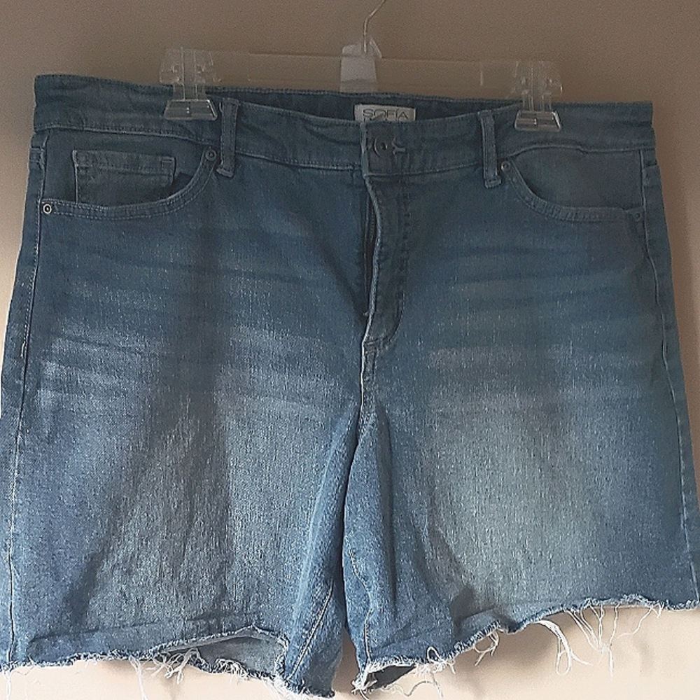 Sofia Jeans by Sofia Vergara Chic Short, size 14